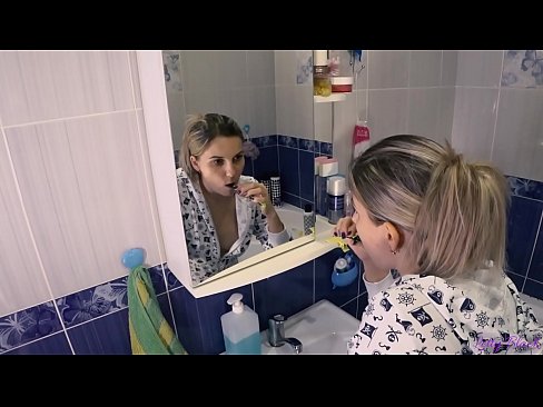 ❤️ Mae darnia gyda ifanc mewn pyjamas yn dod i ben cum llafar yn ass - letty du ❌ Rhyw super wrthon ni ﹏